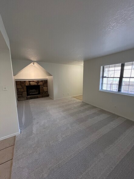 Building Photo - 9107 S Urbana Ave