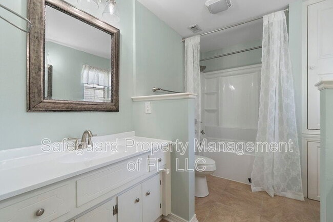 Building Photo - 3893 Paradise Bay Dr
