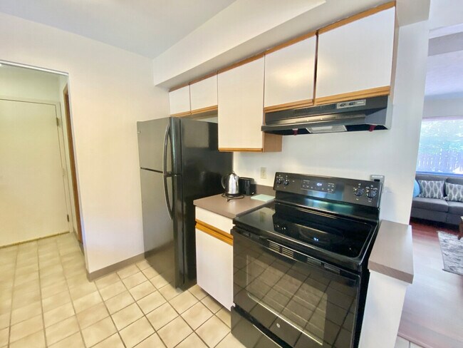 Building Photo - 1375 Rydalmount Rd