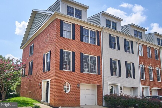 Primary Photo - 504 N Thomas St