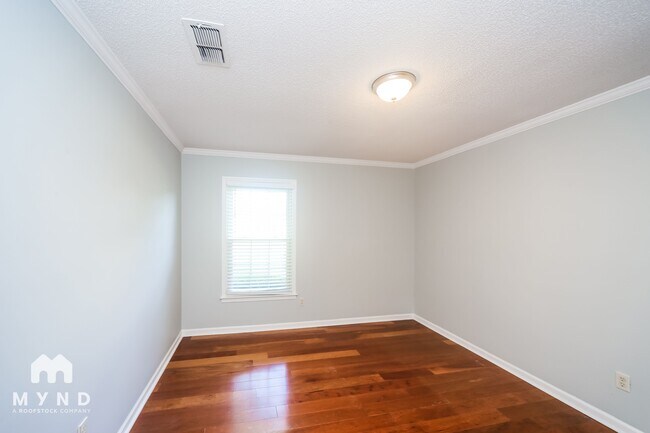 Building Photo - 8464 Buckhurst Rd