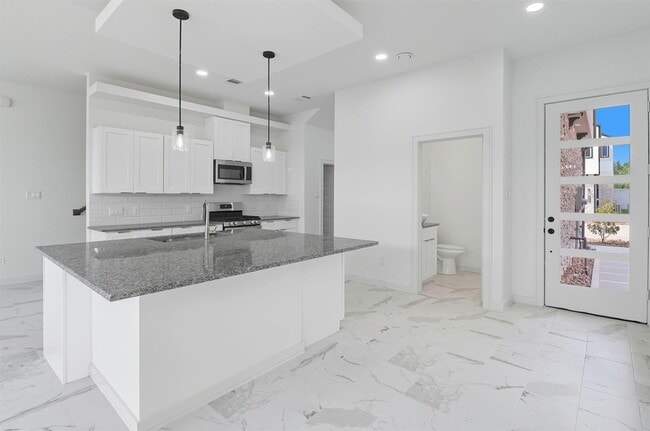 Building Photo - 2927 El Fenice Ln