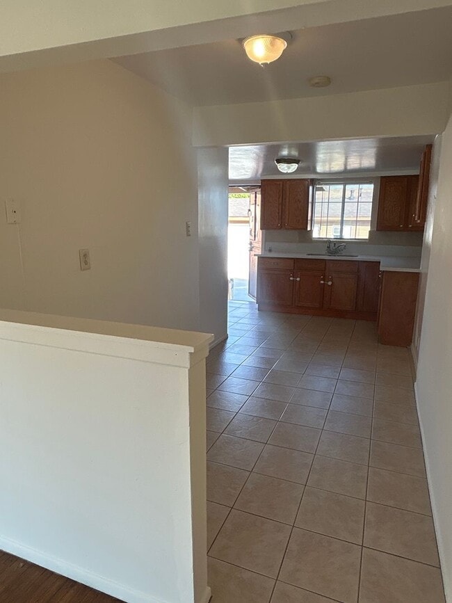 Building Photo - 608 N Orange Ave