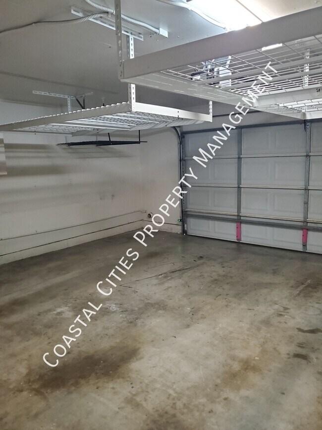 Building Photo - 10020 1/2 Base Line Rd-1