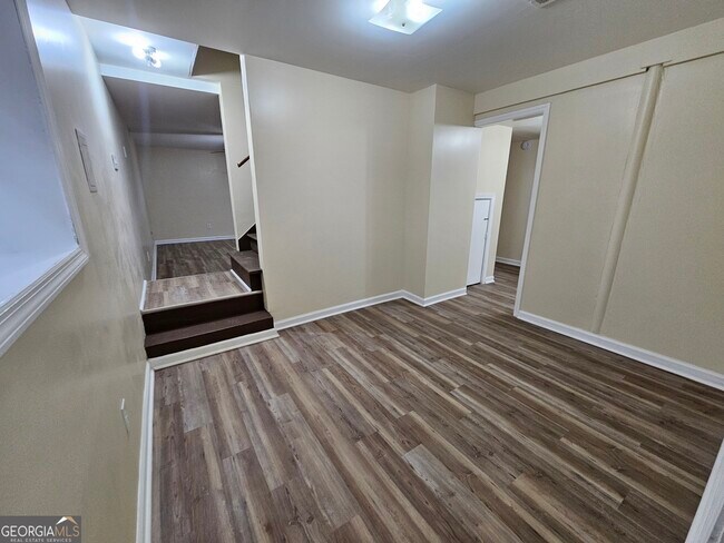 Building Photo - 2596 Woodland Dr NW