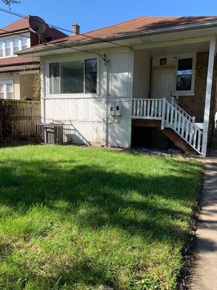 Building Photo - 8109 S Dorchester Ave