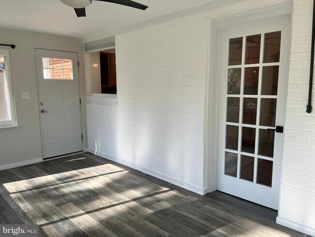 Building Photo - 10710 Jamaica Dr