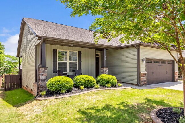 Building Photo - Charming 3-Bedroom Furnished Haven with Co...
