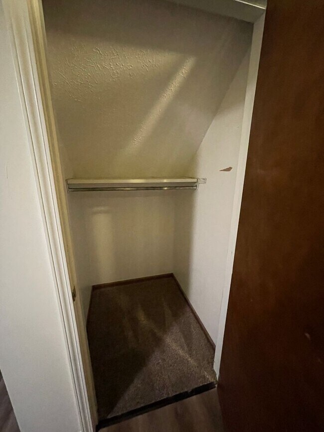 Building Photo - 1606-3