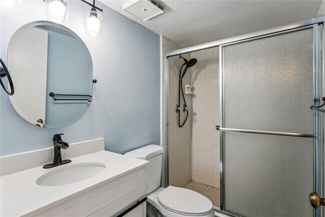 Building Photo - 3232 Lake Pine Way E