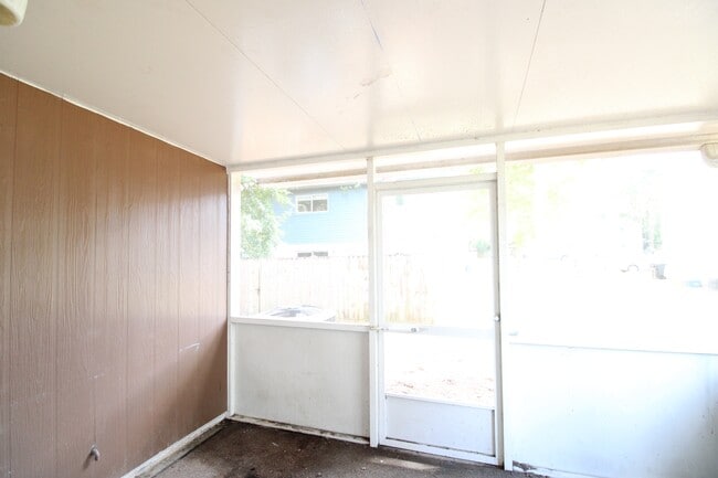Building Photo - 3933 SW 26th Dr