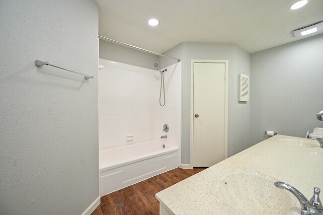 Building Photo - 6715 Greenyard Dr
