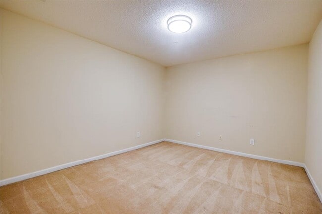 Building Photo - 1200 Charleston Ct