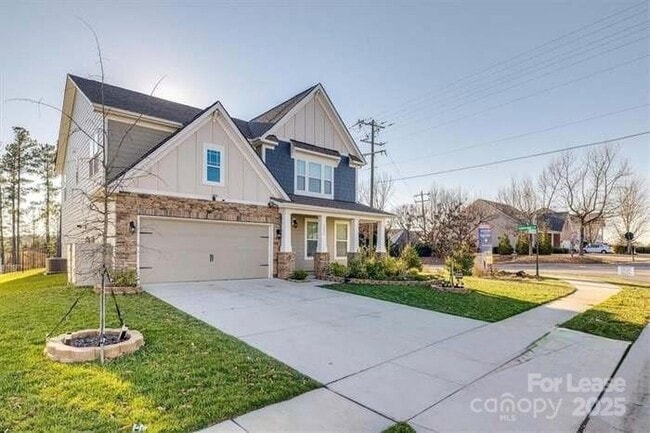 Building Photo - 6299 Artigas Dr