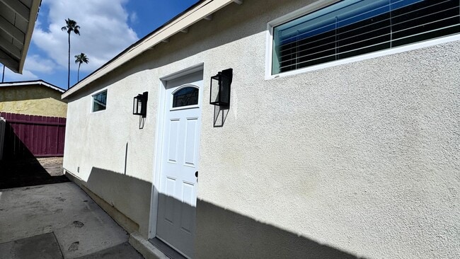 Building Photo - New ADU include Water,Trash, Gas & laundry