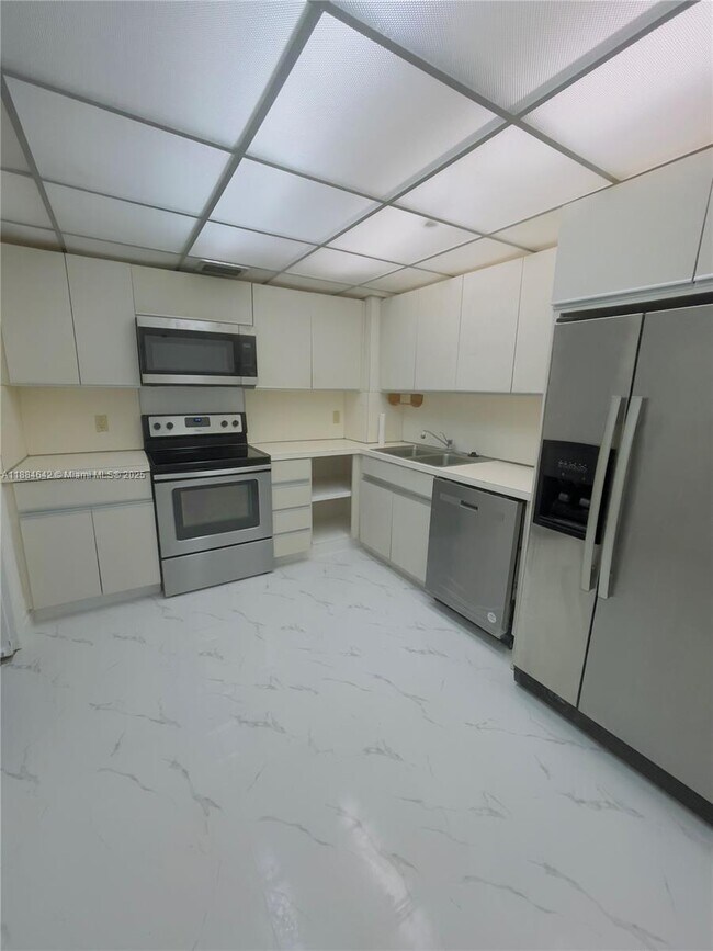 Building Photo - 11113 Biscayne Blvd