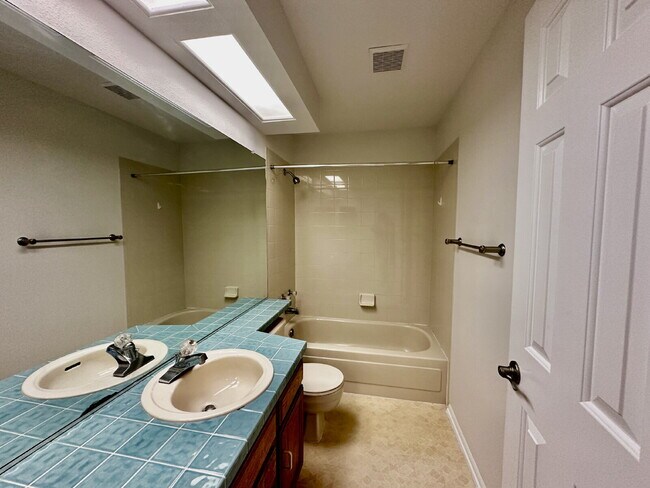 Building Photo - "Charming 3-Bed Highlands Ranch Home with ...