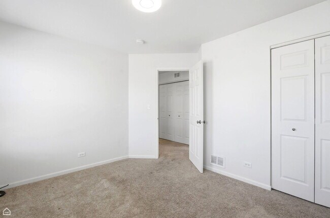 Building Photo - 487 W Hamlin Ln