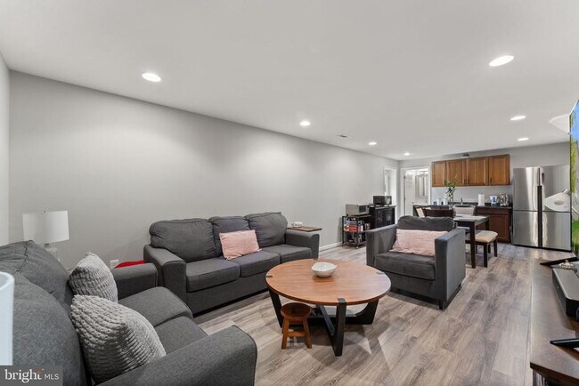 Building Photo - 431 Alder Dr