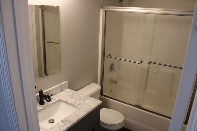 Building Photo - 712 Woodside Creek Dr