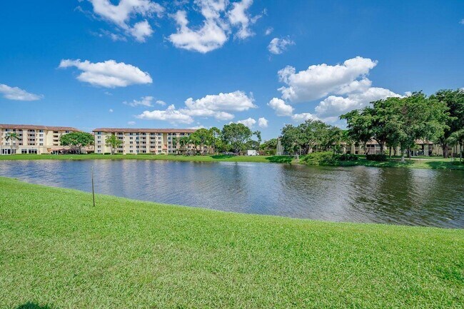 Building Photo - 1238 S Military Trail