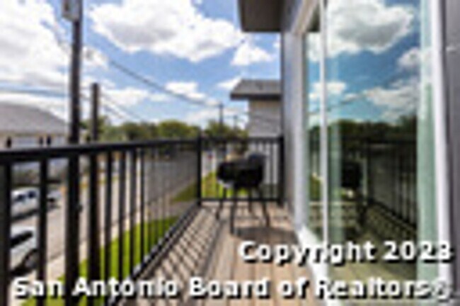 Building Photo - 343 Porter St