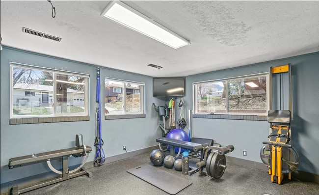 Building Photo - 4555 Brookfield Dr
