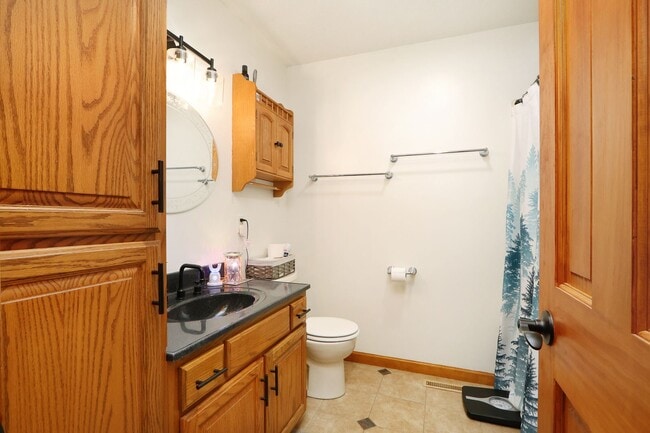 Building Photo - Spacious Home for Rent!