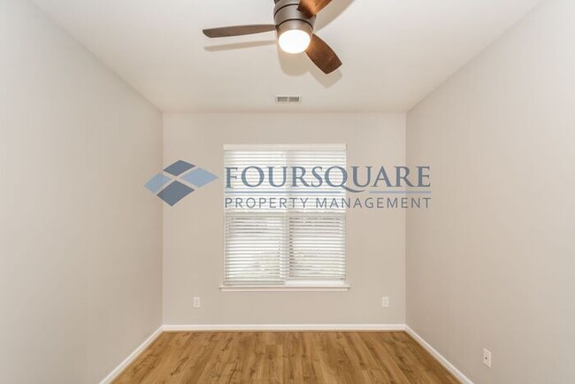 Building Photo - Townhome | 3rd Floor Bonus Room | Fenced Y...