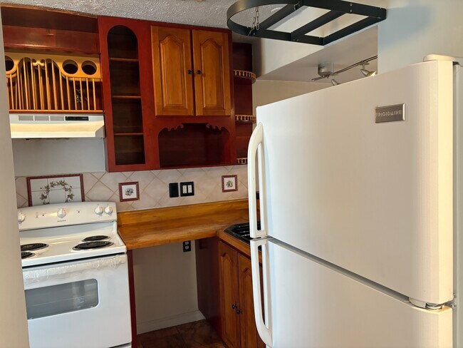 Building Photo - 423 Kirkcaldy Ct