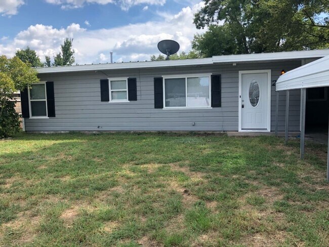 Primary Photo - 3 Bed 1 bath RENTAL in Denison for $1,345
