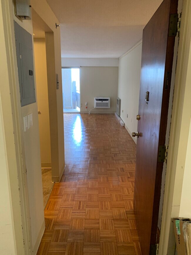 Building Photo - 1025 Hancock St