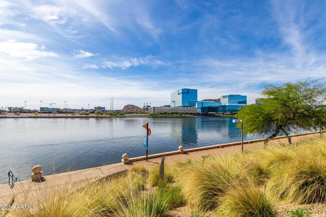 Building Photo - 945 E Playa Del Norte Dr