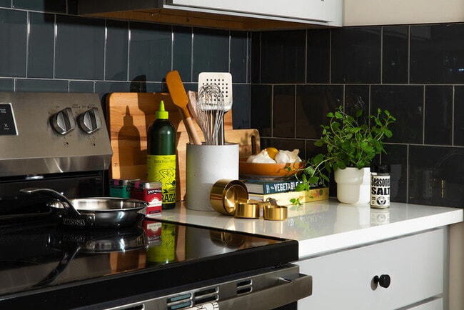 Building Photo - 723 Mt Vernon Ave