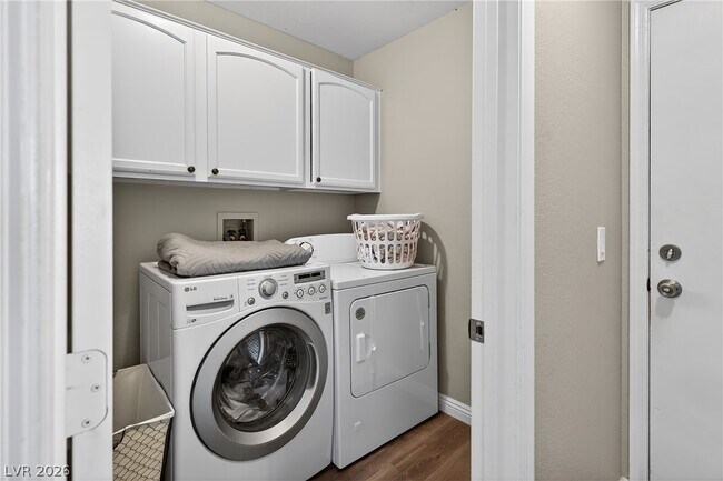 Building Photo - 1056 Kennebunk Cir