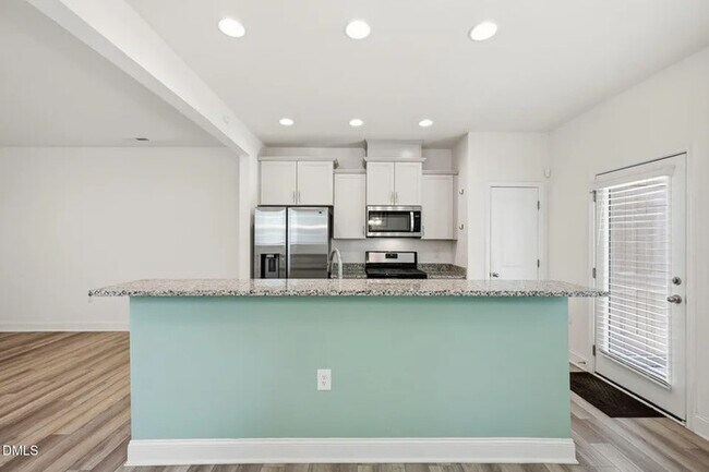 Building Photo - Lease OR Lease to Own