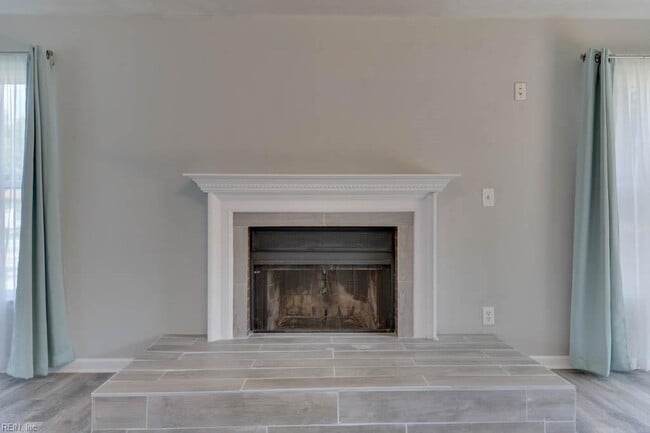 Building Photo - 3800 Sunset Point