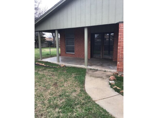 Building Photo - 1717 NW Gray Warr Pl