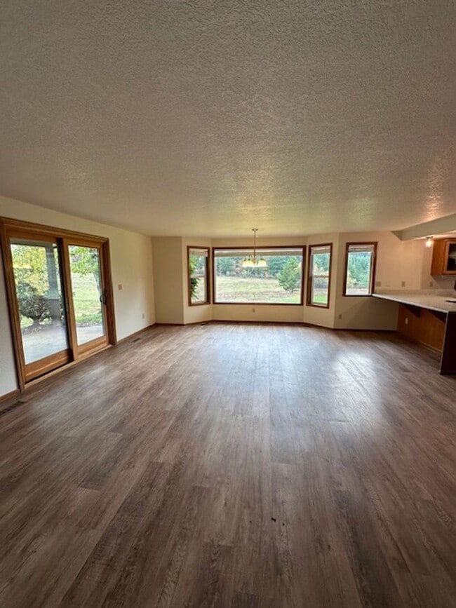 Building Photo - 23601 Labare Rd