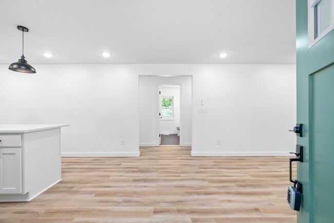 Building Photo - **NEW PRICE!!** Fantastic Fully-Renovated Home in Kingston Springs on Almost 1 Acre!