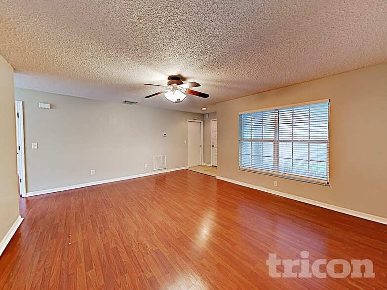 Building Photo - 914 Cape Cod Cir