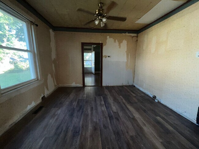 Building Photo - 2254 Lee Ave