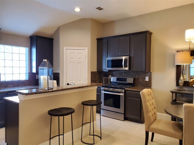 Building Photo - 15939 Cottage Ivy Cir