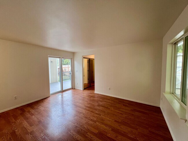 Building Photo - Move-In Special! Remodeled Rambler with La...