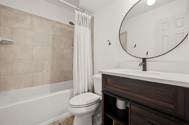 Building Photo - 8040 S Jasmine Cir