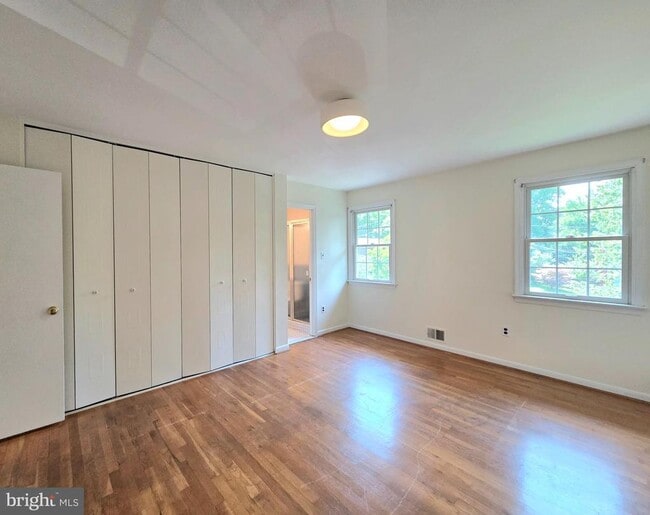 Building Photo - 111 Tamarisk Ct