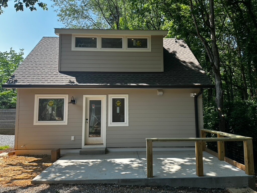 Building Photo - 209 Azalea Dr