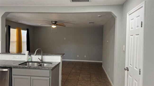 Building Photo - 5605 Clyde Ln