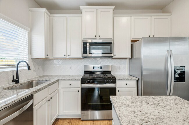 Building Photo - 15650 Honey Cv Dr
