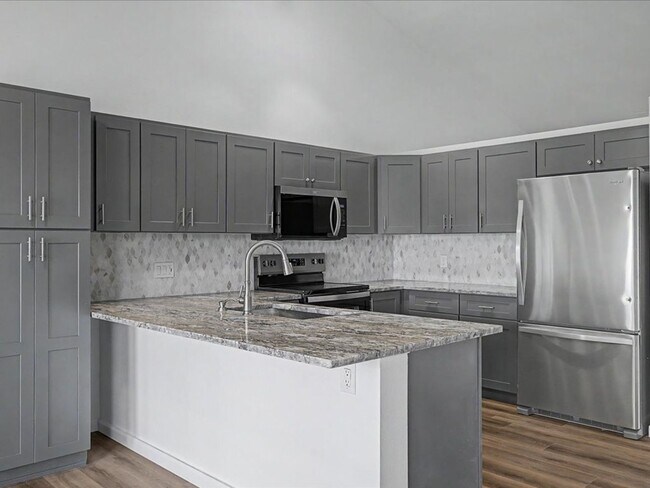 Building Photo - 3 bedroom, 2 bath, Garage